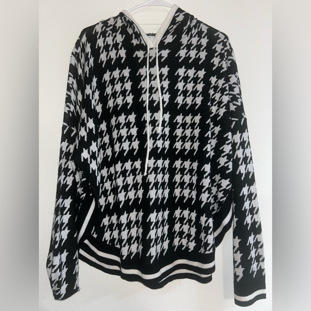 Black and White Crown & Ivy 2pc Set